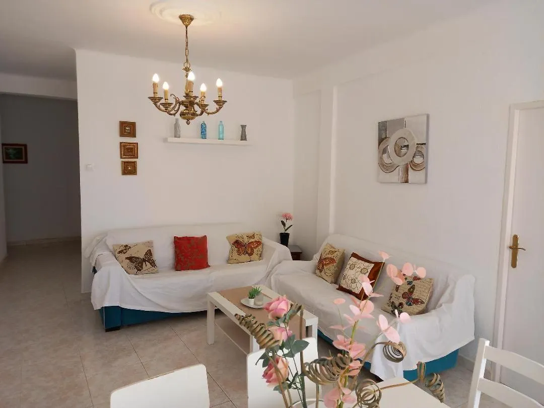 Central Apartment With Large Terrace مالقة