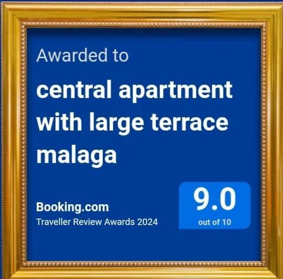 Central Apartment With Large Terrace مالقة